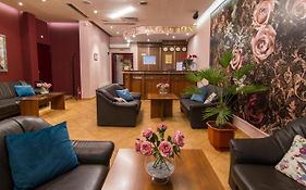 Плаза Хотел